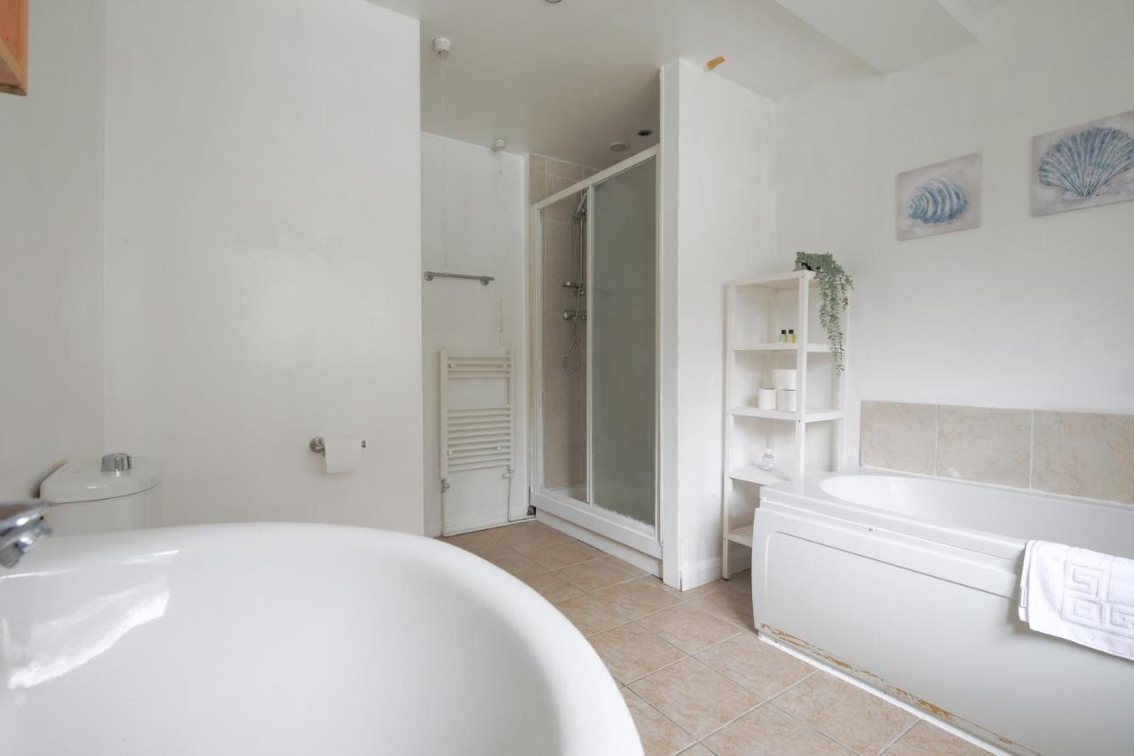 Spacious 4 Bedroom House- Walking Distance To City Centre & Great Backyard Cardiff Exterior foto