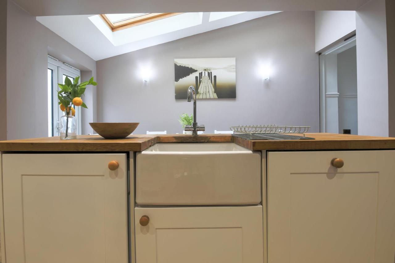 Spacious 4 Bedroom House- Walking Distance To City Centre & Great Backyard Cardiff Exterior foto